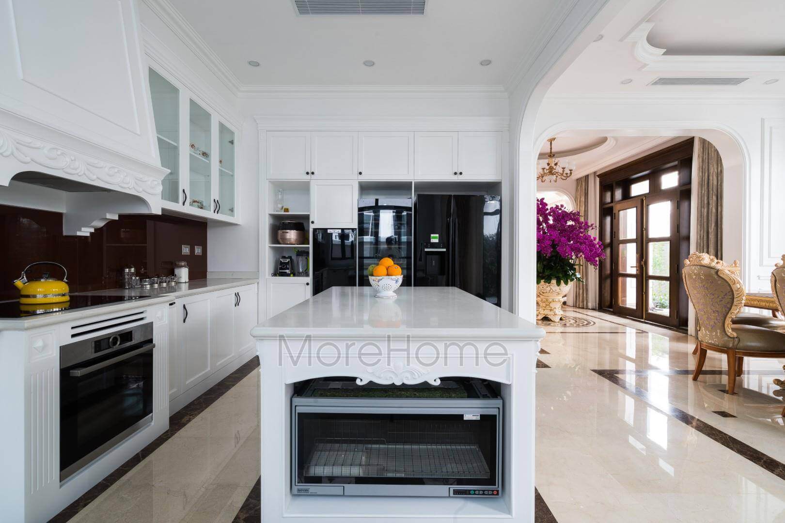 Không gian phòng bếp kết hợp phòng ăn rộng lớn phù hợp với các gia đình nhiều thế hệ cũng như đón tiếp khách tới chơi Xu hướng thiết kế phòng bếp đẹp, hiện đại